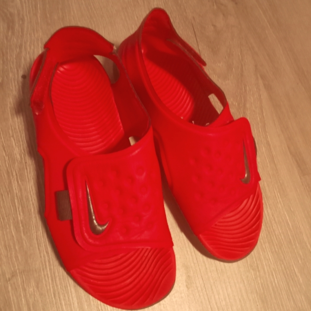 Nike Air Water Resistant Sandal Size 6